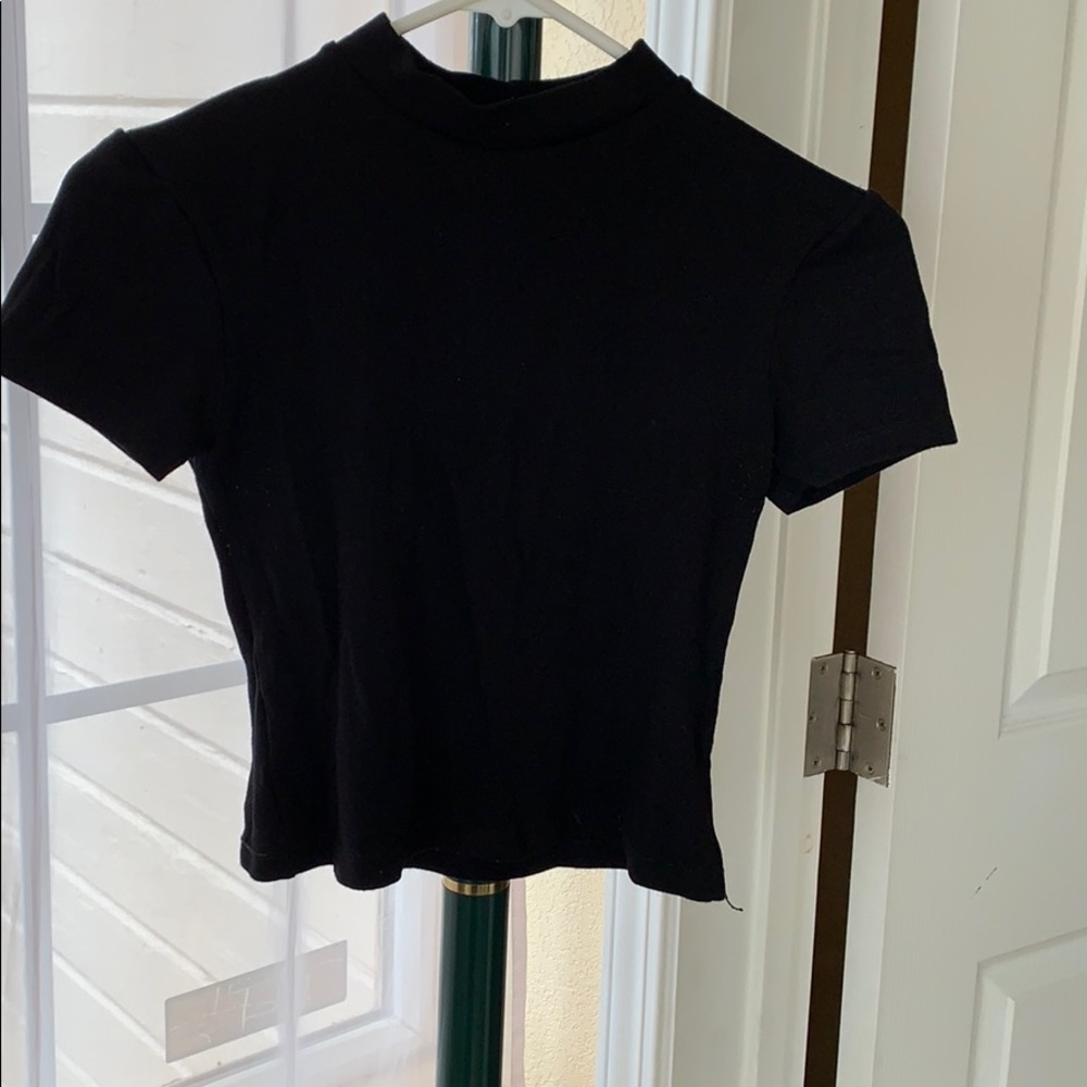 Cropped black tee
